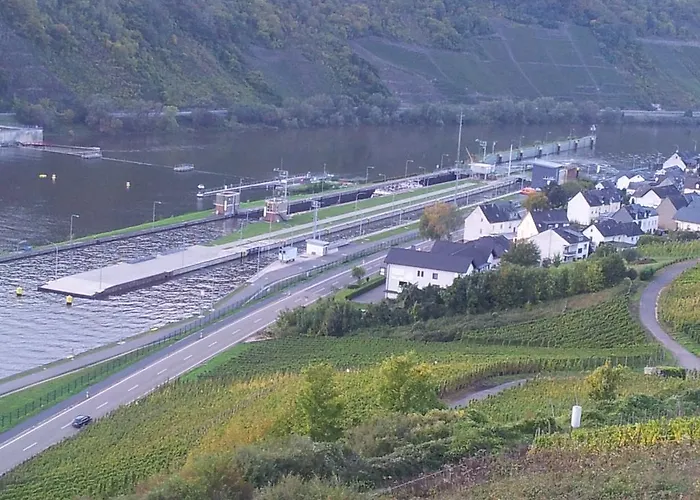 Moselpension Gwosch 아파트 *